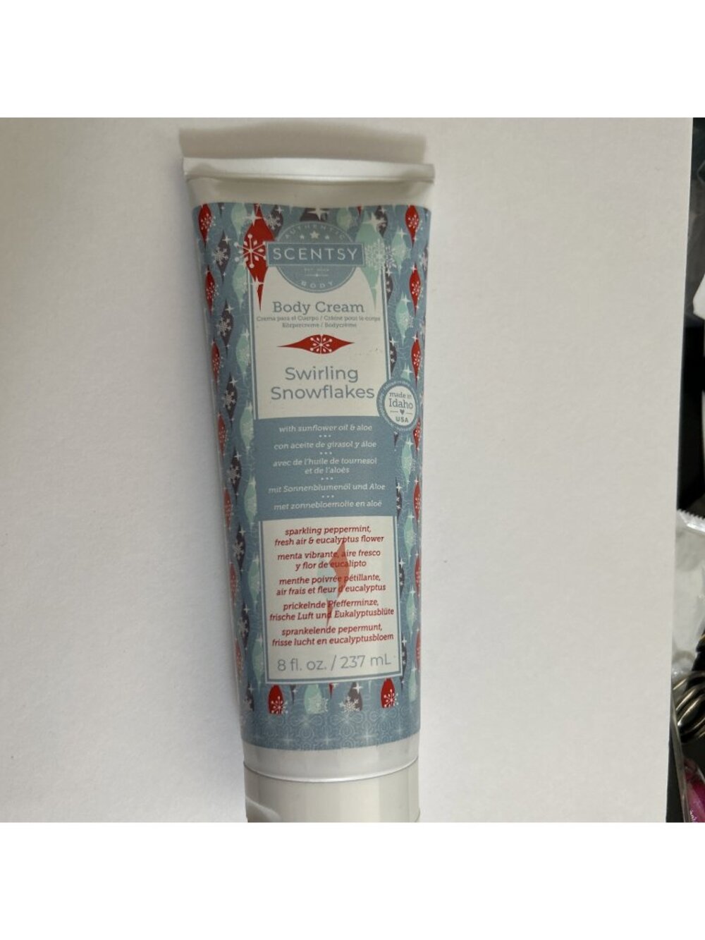 Scentsy Swirling Snowflakes Body Cream 8oz Vitamin Infused Mega Moisturizing Lg